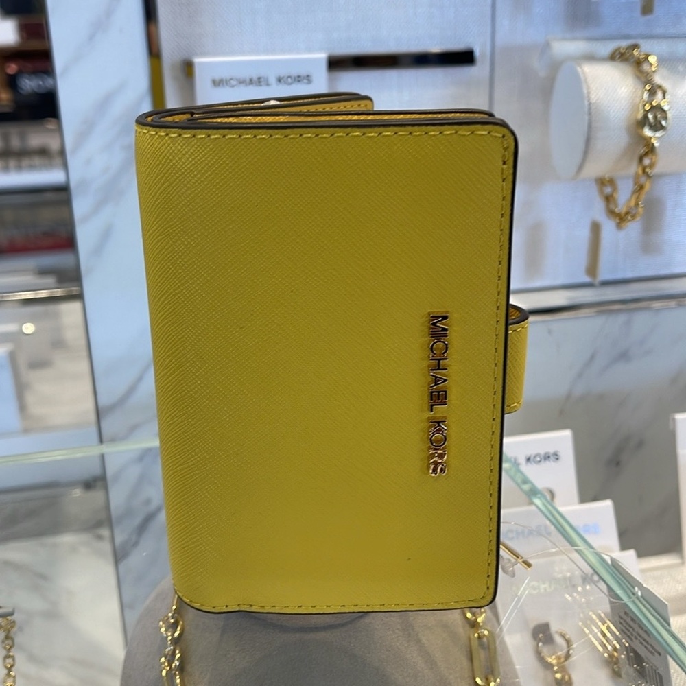 Michael Kors Medium Crossgrain Leather Wallet
COLOR GOLDEN YELLOW
NWT - Picture 8 of 16